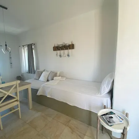 White House With Sea View *