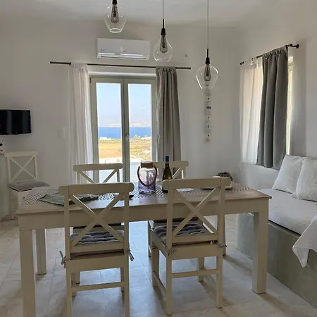 White House With Sea View *