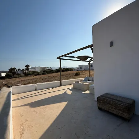 White House With Sea View Ferienhaus