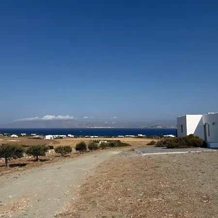 White House With Sea View Ferienhaus