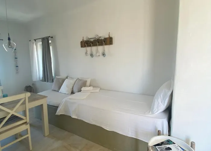 White House With Sea View *