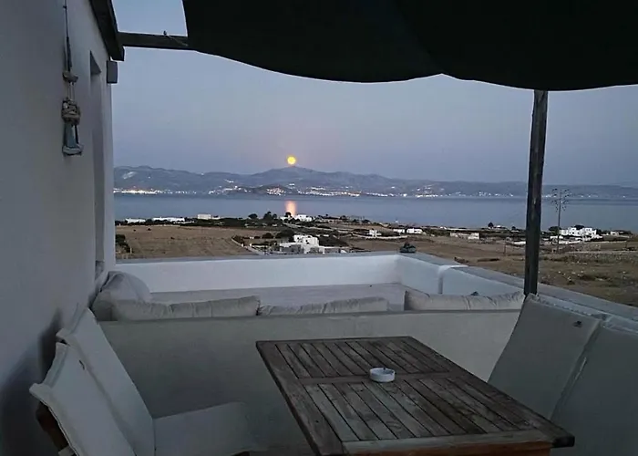 White House With Sea View Holiday home *